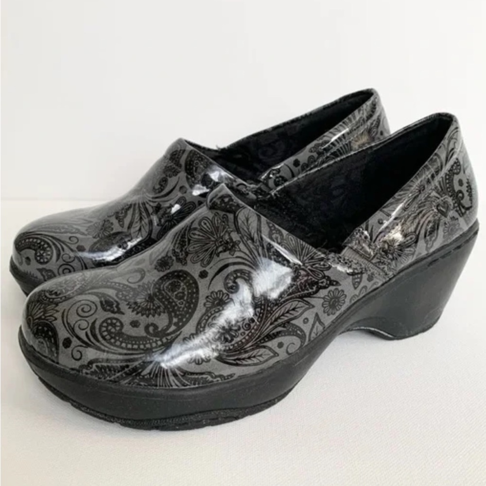 Nurse Mates Pillowtop Clogs NEW Sz 11 Leather Upper Paisley Gray Slip Resistant